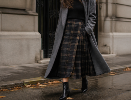 Kilt skirt wraca jesienią 2026. Jak nosić kraciastą spódnicę z prostą garderobą? - grafika 1